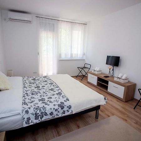 Helios Apartman Szeged Appartement Buitenkant foto