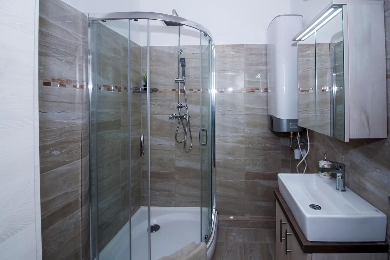 Helios Apartman Szeged Appartement Buitenkant foto